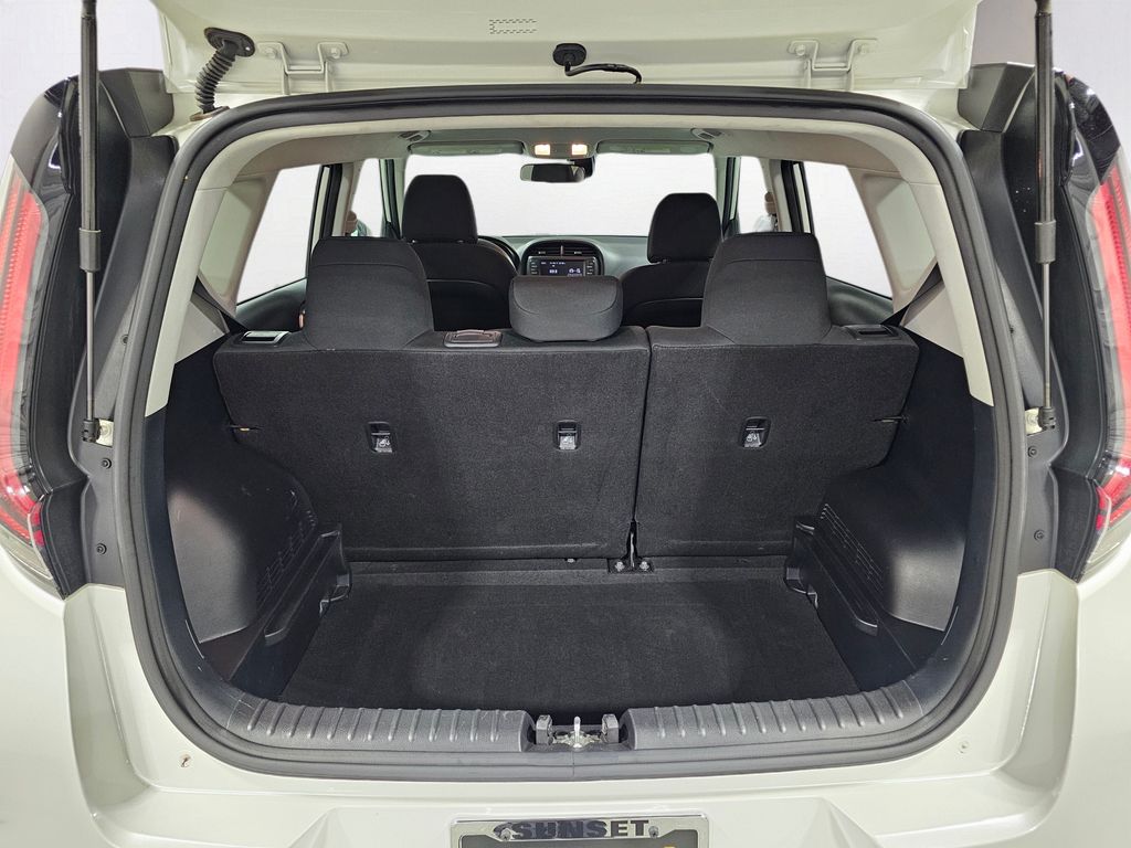 Used 2023 White Kia LX image 12