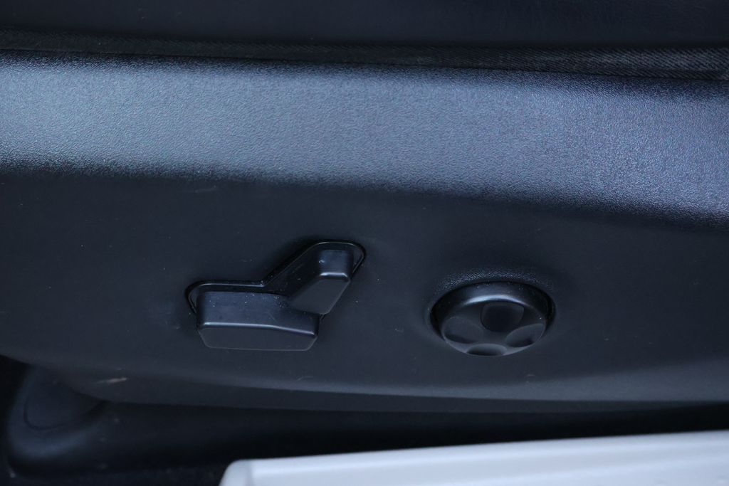 Thumbnail: 2018 Chrysler Pacifica - 15