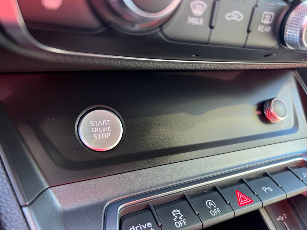 Thumbnail: 2020 Audi Q3 - 26