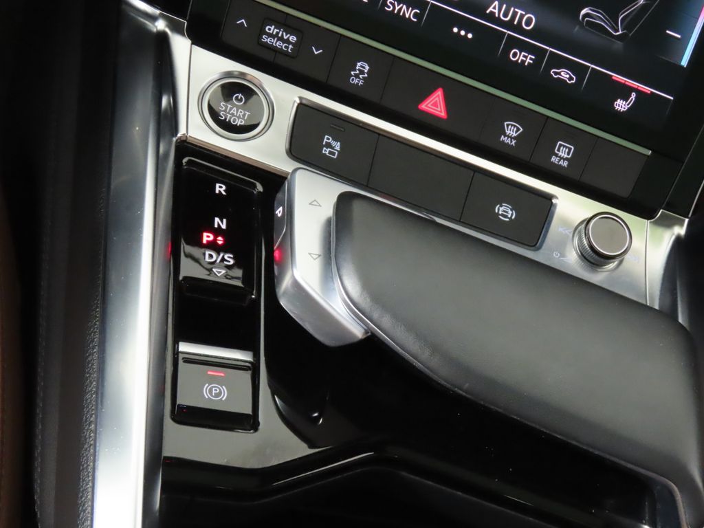 Thumbnail: 2022 Audi e-tron - 22