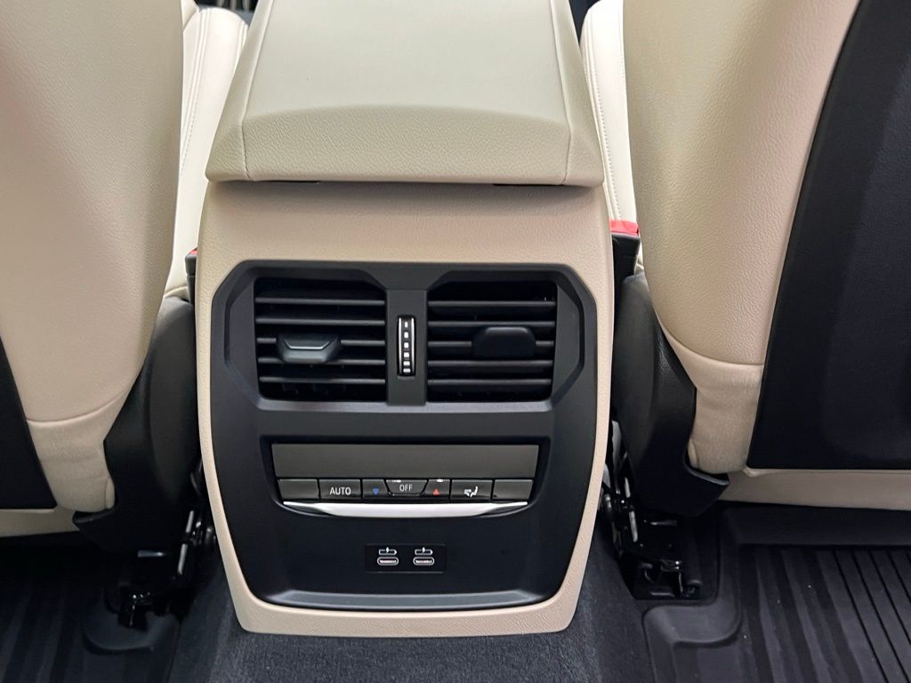 Thumbnail: 2025 BMW 3 Series - 10