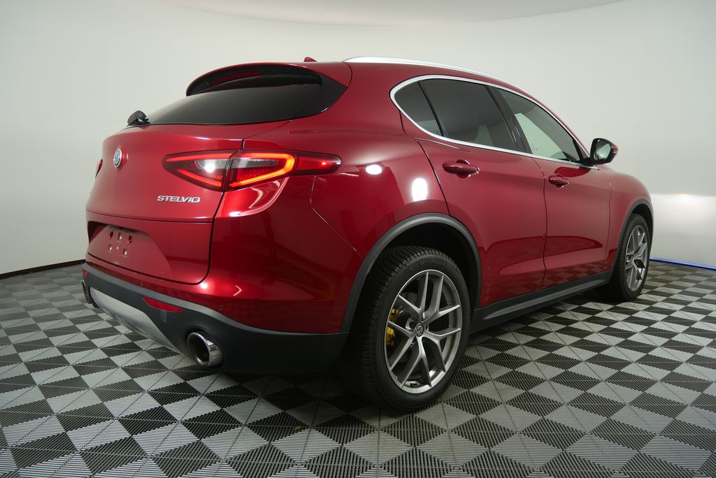 Thumbnail: 2018 Alfa Romeo Stelvio - 3