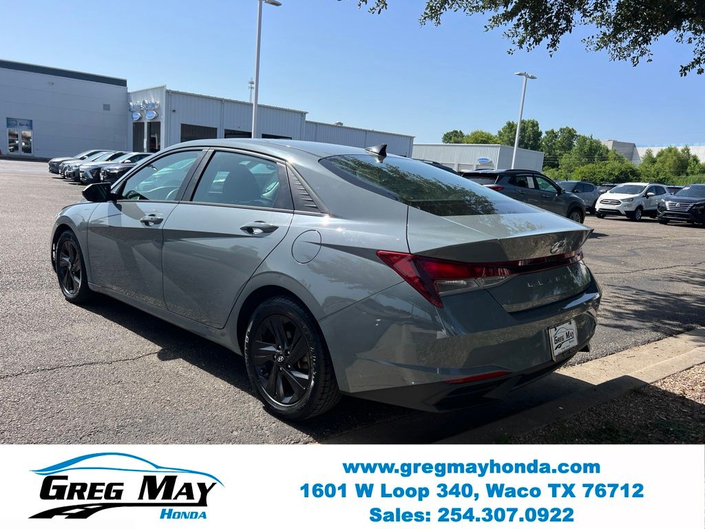 2022 Hyundai Elantra SEL - 5