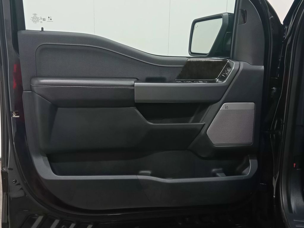 2023 Ford F-150 Lightning LARIAT