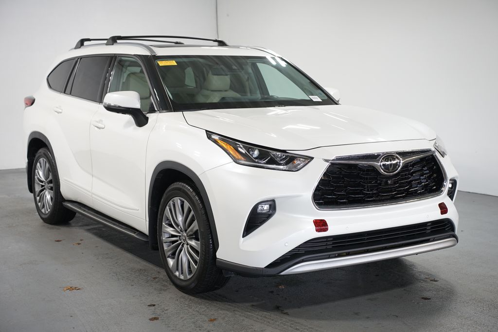 Thumbnail: 2021 Toyota Highlander - 3