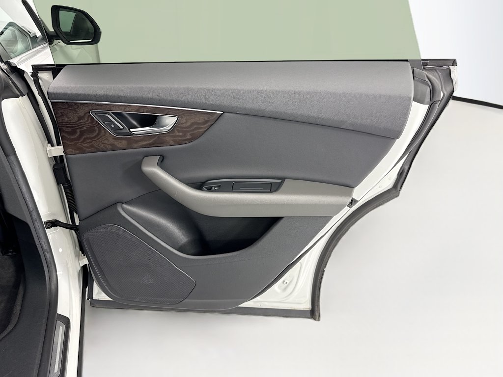 Thumbnail: 2019 Audi Q8 - 26