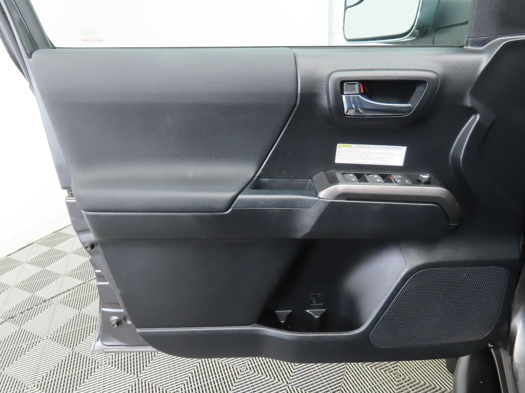 Thumbnail: 2017 Toyota Tacoma - 24