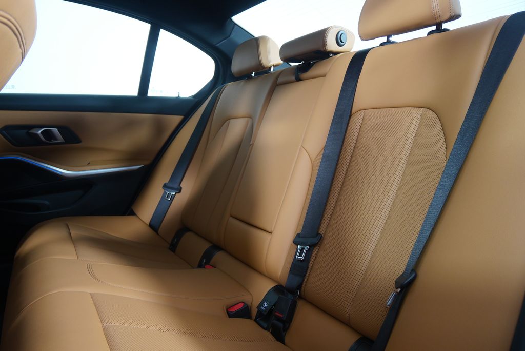 Thumbnail: 2024 BMW 3 Series - 16