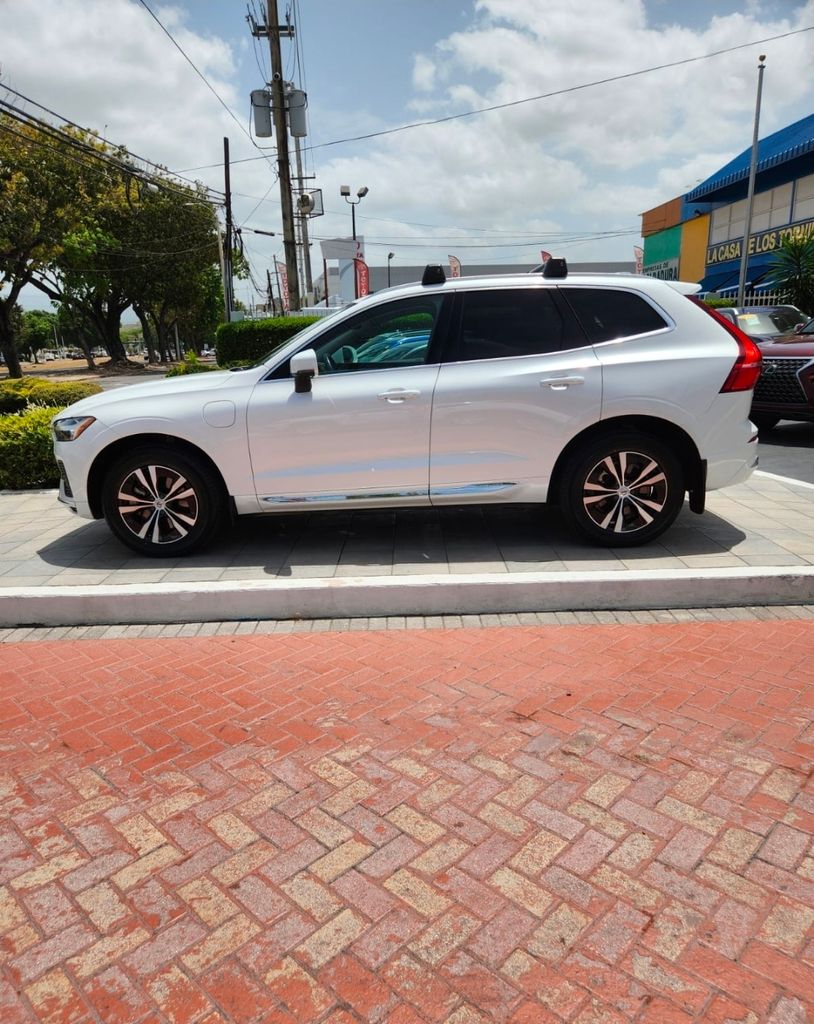 Thumbnail: 2022 Volvo XC60 - 7