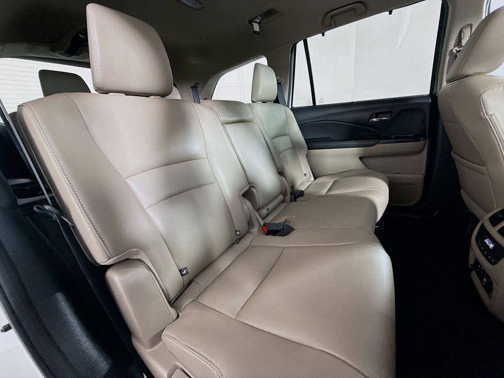Thumbnail: 2017 Honda Pilot - 27