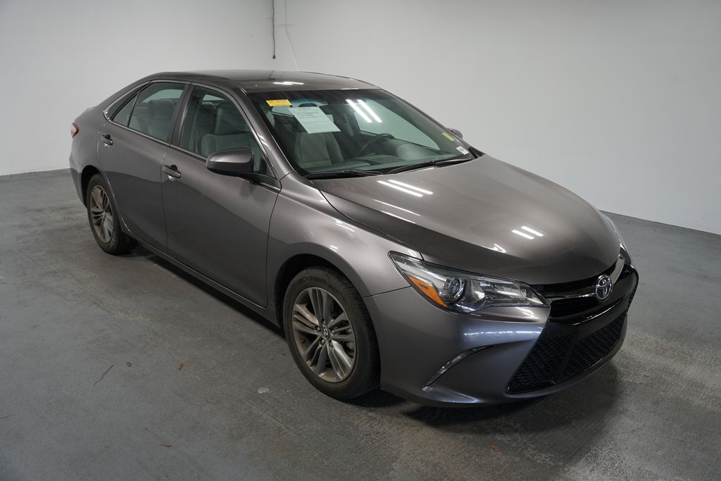 2017 Toyota Camry SE 3