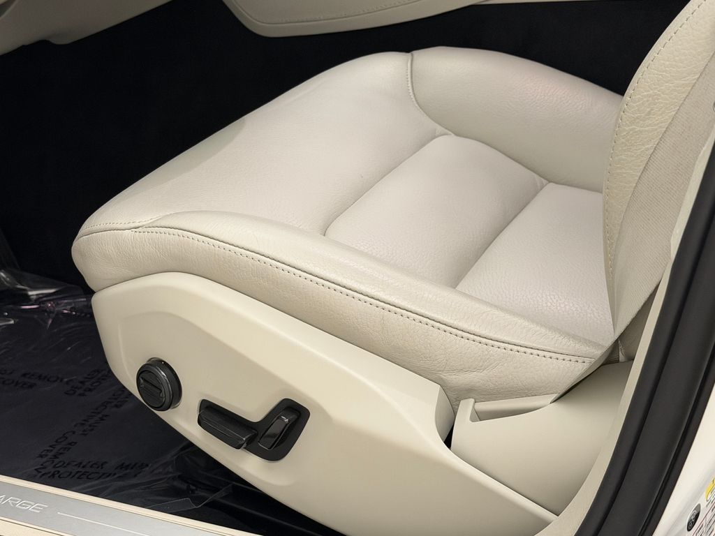 Thumbnail: 2024 Volvo S60 - 21
