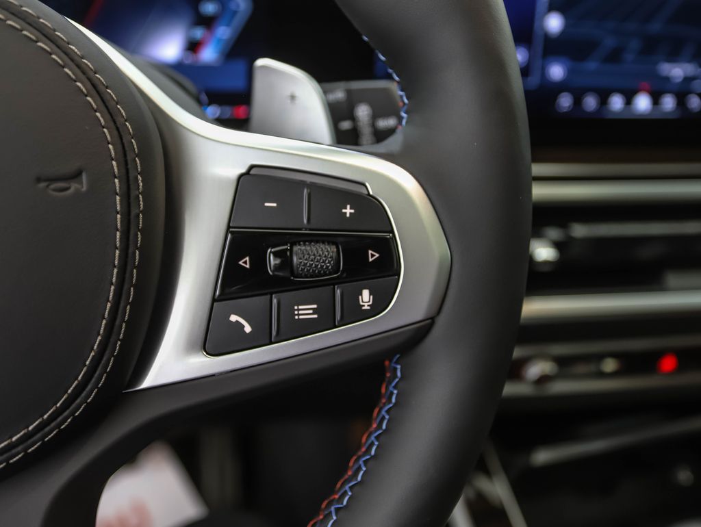 Thumbnail: 2026 BMW X7 - 13