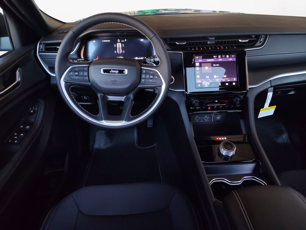 New Car 2025 Jeep Grand Cherokee  Laredo For Sale Under $35,000 In Austin, Texas