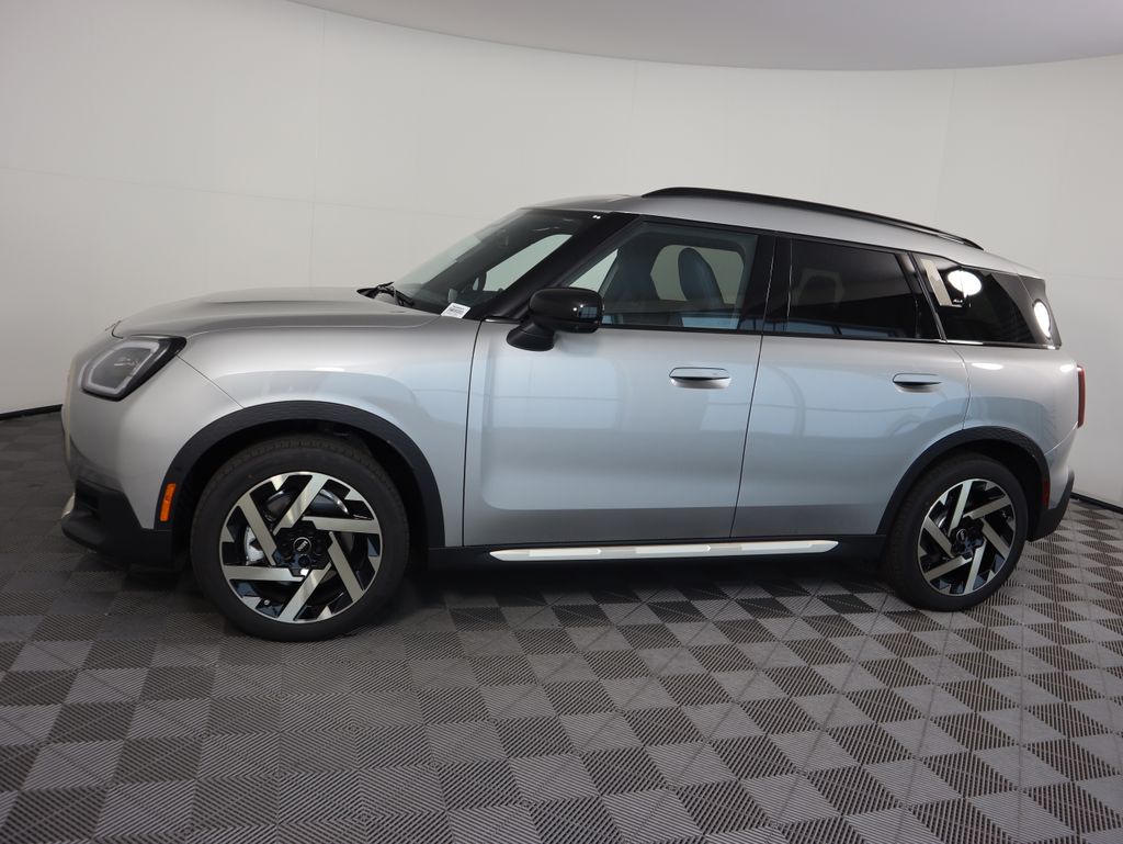 2025 MINI Cooper Countryman Iconic 9