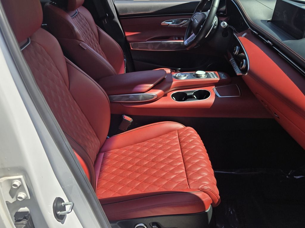 2022 Genesis Gv70 - $35,698