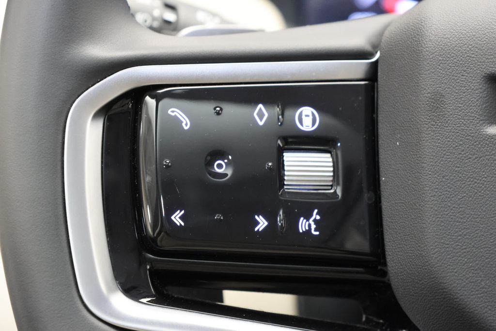 Thumbnail: 2025 Land Rover Discovery Sport - 18
