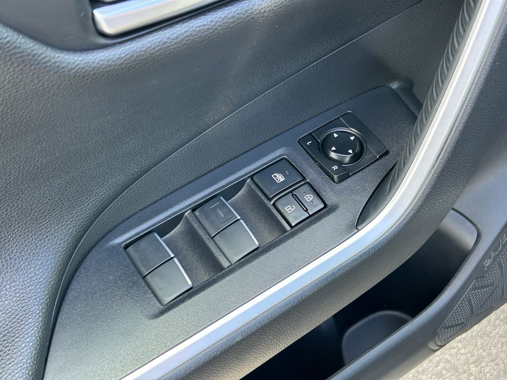 Thumbnail: 2021 Toyota RAV4 - 12