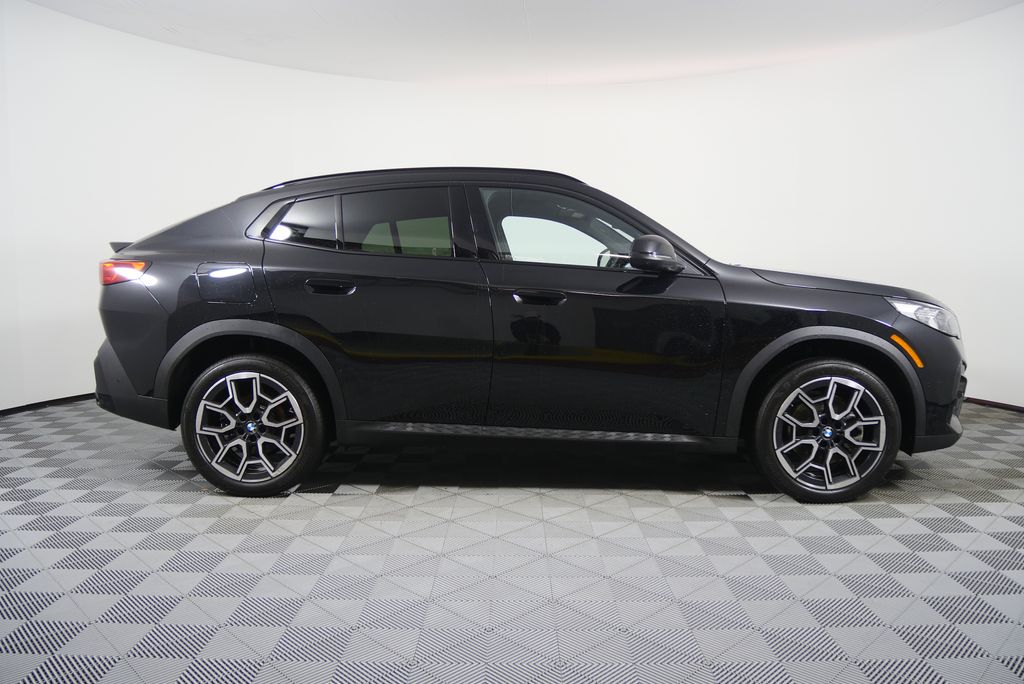 Thumbnail: 2025 BMW X2 - 2