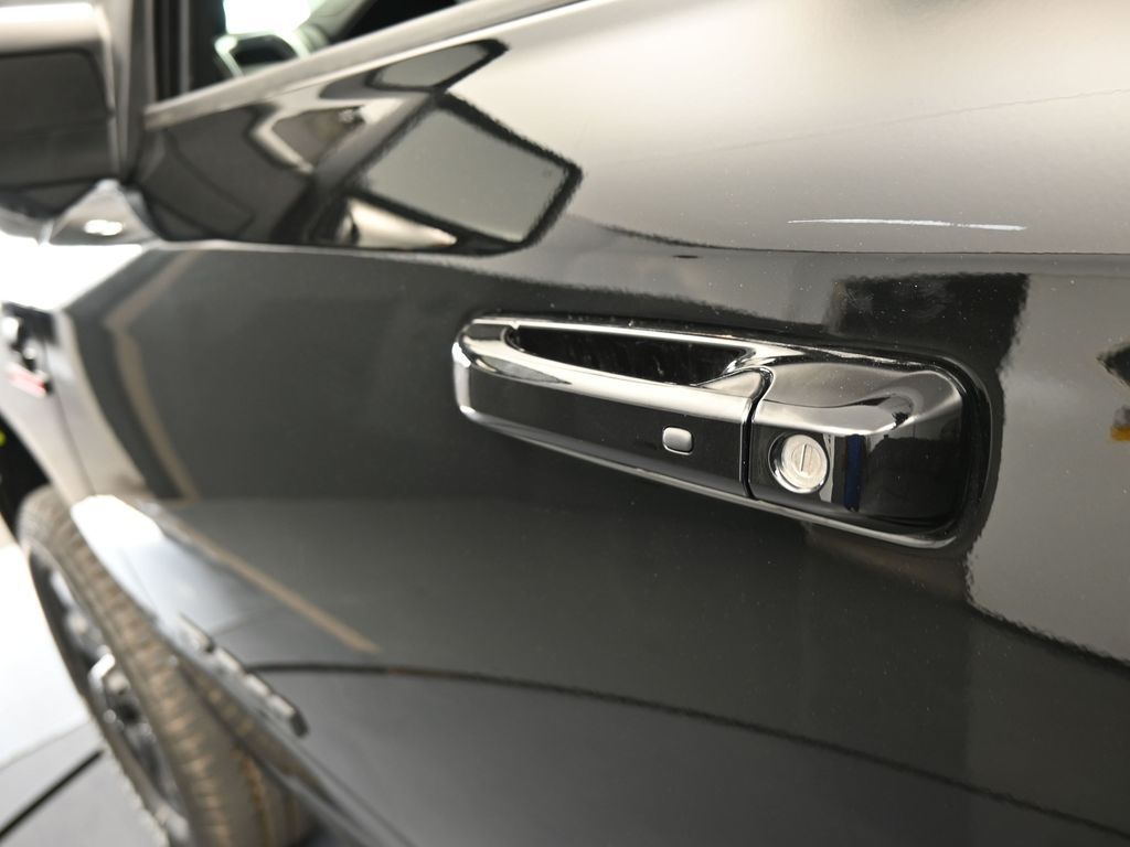 New 2026 Diamond Black Crystal Pearlcoat Ram Laramie image 27