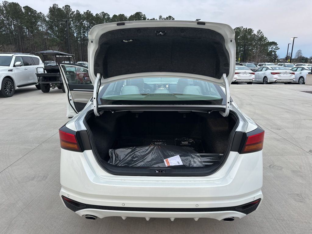 2025 Pearl White Tricoat Nissan Altima 2.5 SL FWD Sedan