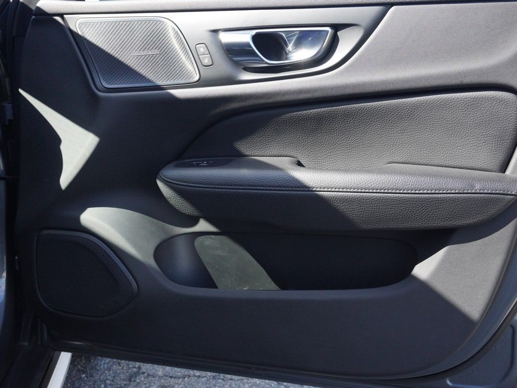 Used 2020 Gray Volvo T5 image 26