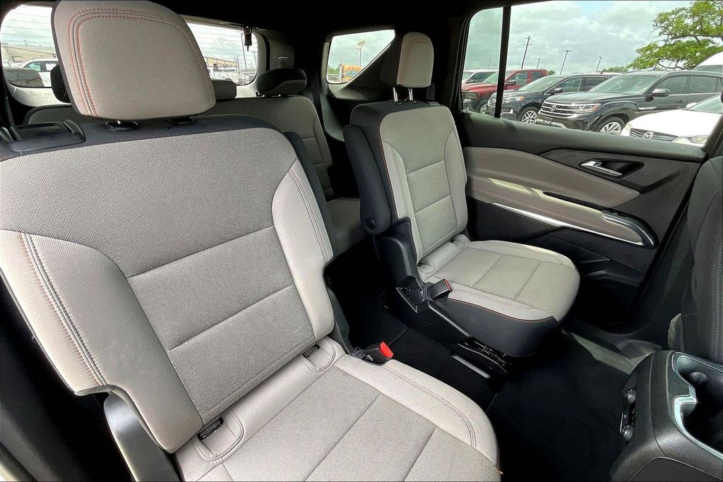 Used 2025 Chevrolet Traverse LT 4D Sport Utility