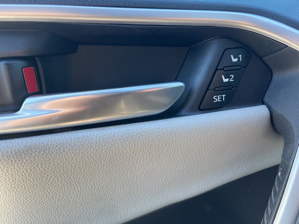 Thumbnail: 2019 Toyota RAV4 - 11