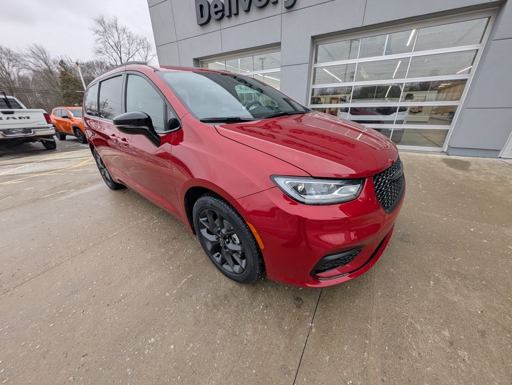 2026 Chrysler Pacifica Select FWD