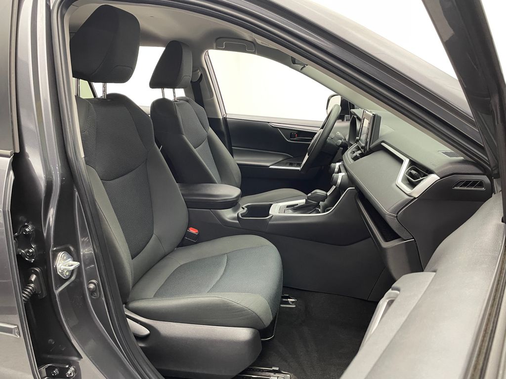 Thumbnail: 2022 Toyota RAV4 - 17