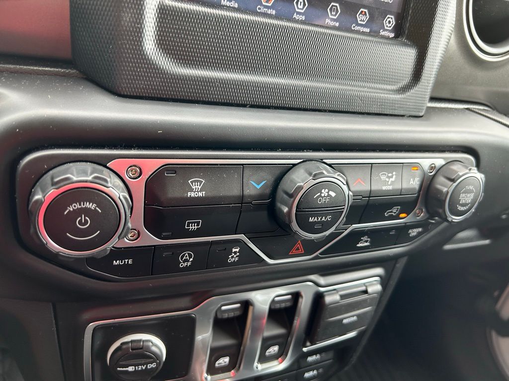 2023 Jeep Wrangler Sport S 24