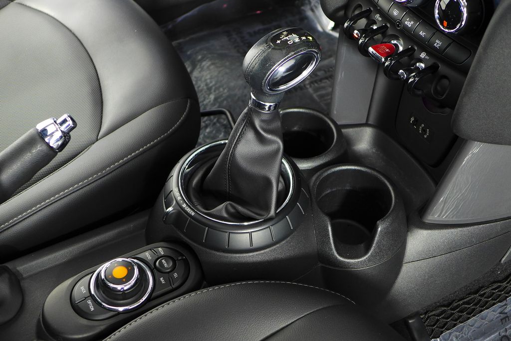 Thumbnail: 2015 MINI Cooper - 16