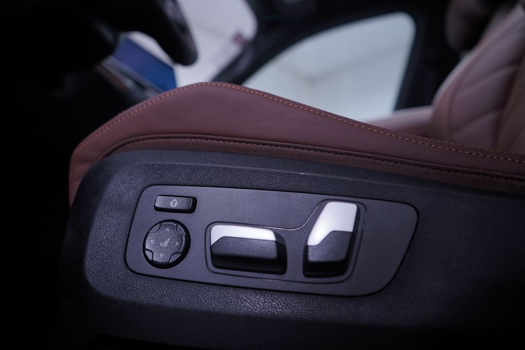 Thumbnail: 2026 BMW X5 - 12