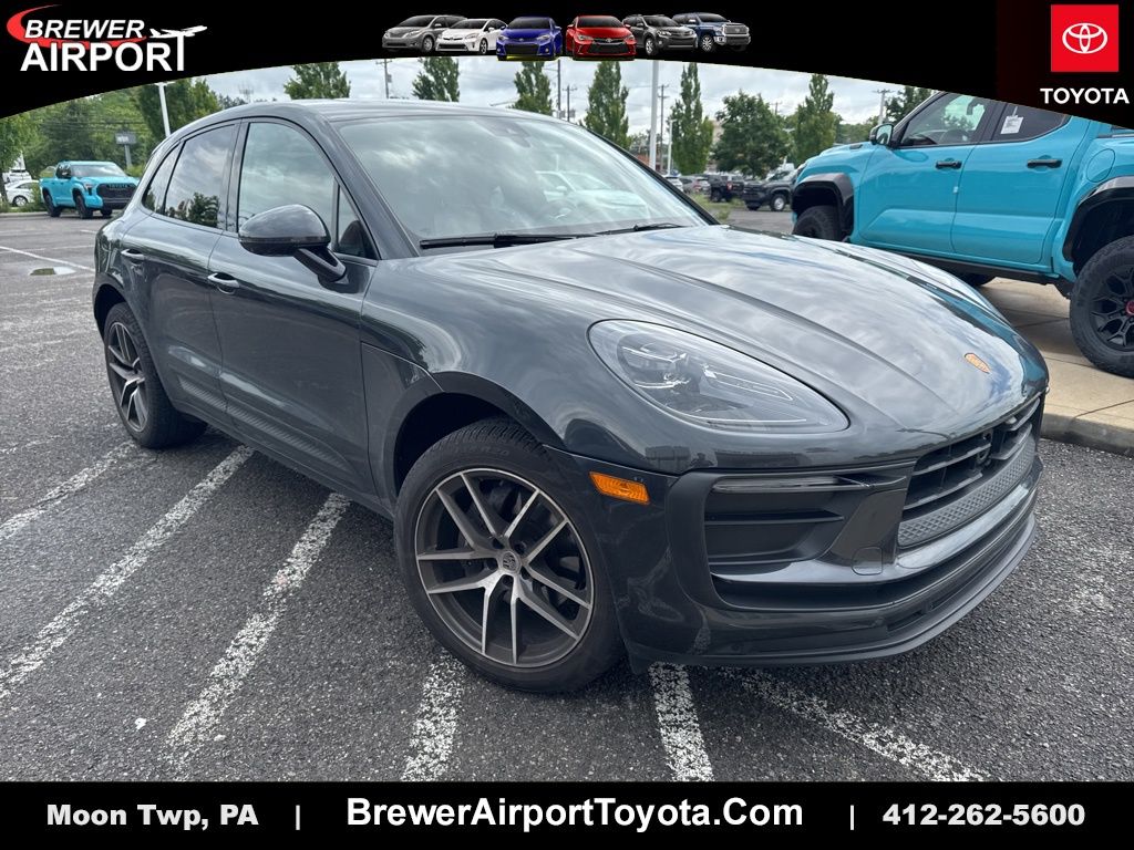 2023 Porsche Macan -'s photo