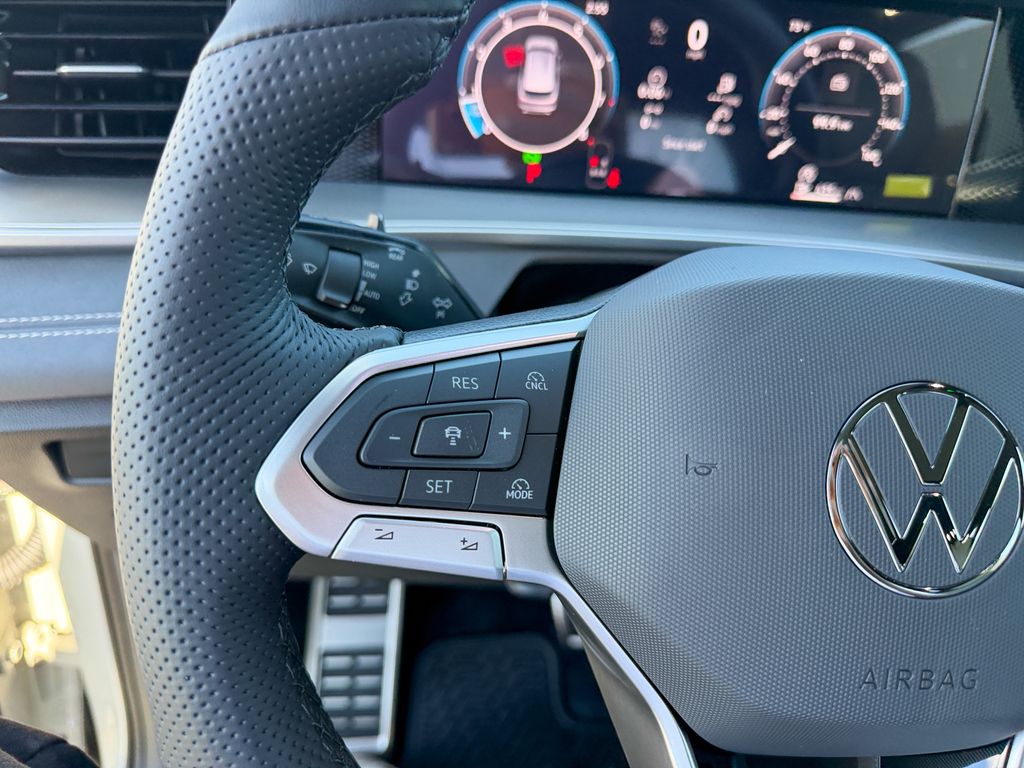 New 2026  Volkswagen 2.0T SE R-Line Black image 18