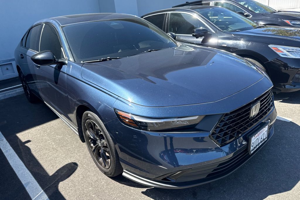 Certified Used 2025 Canyon River Blue Metallic Honda SE image 2