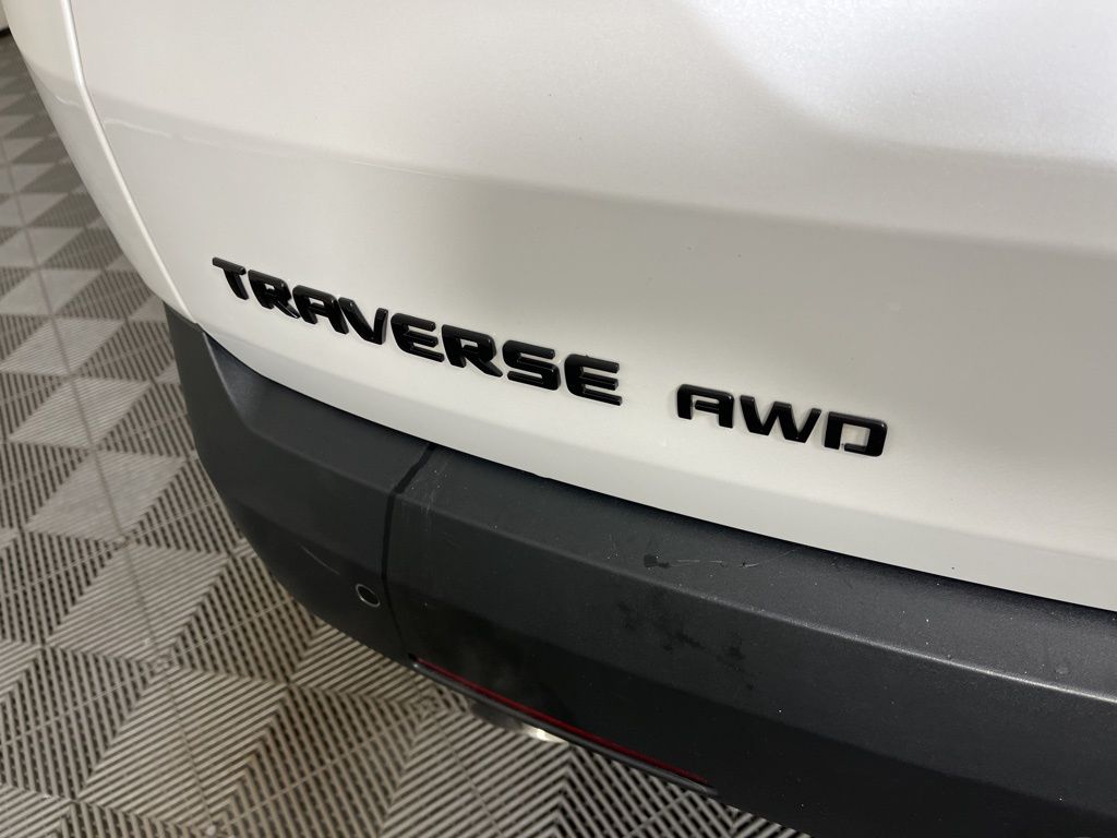 Thumbnail: 2022 Chevrolet Traverse - 3