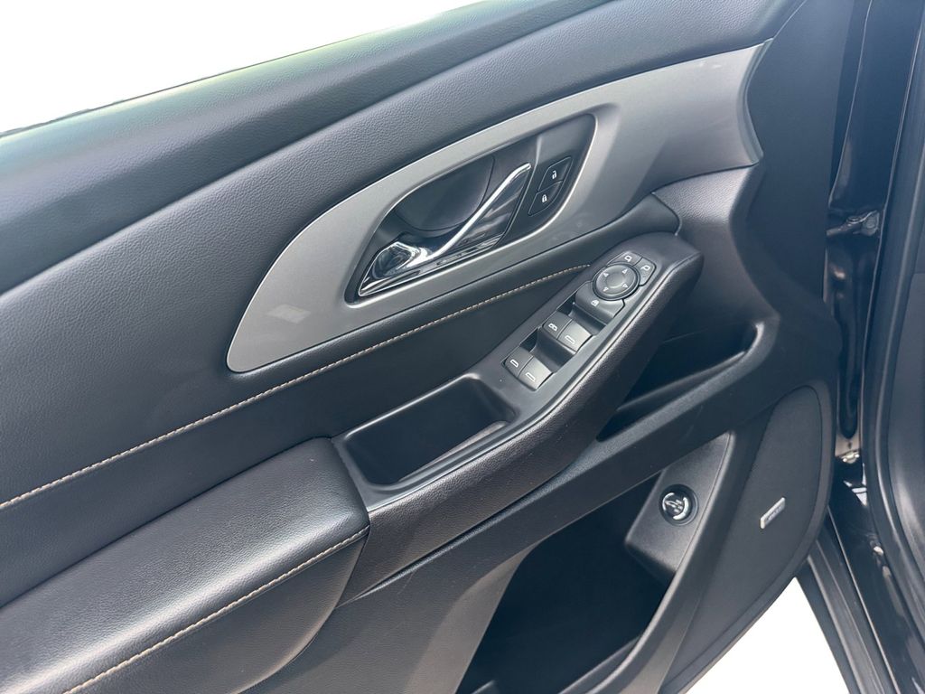 Used Car 2021 Chevrolet Traverse  Rs For Sale Under $30,000 In Round Rock, Texas