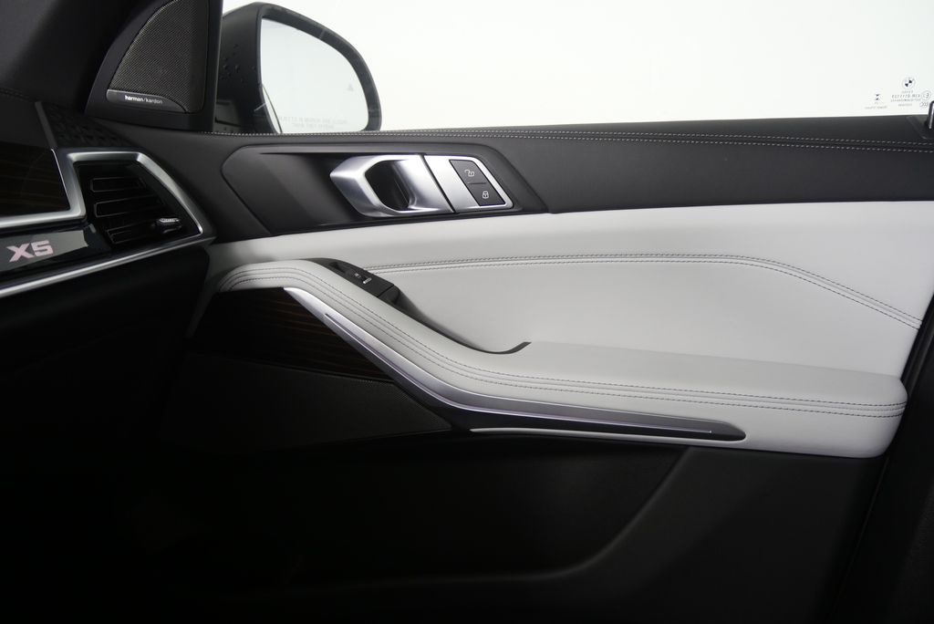 Thumbnail: 2026 BMW X5 - 30