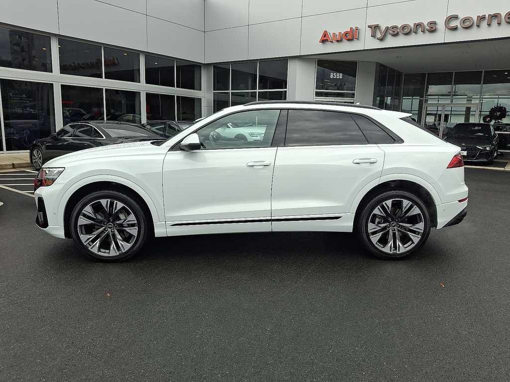 Thumbnail: 2025 Audi Q8 - 7