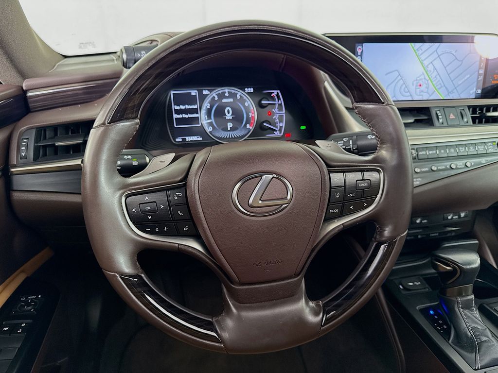 Thumbnail: 2020 Lexus ES - 11