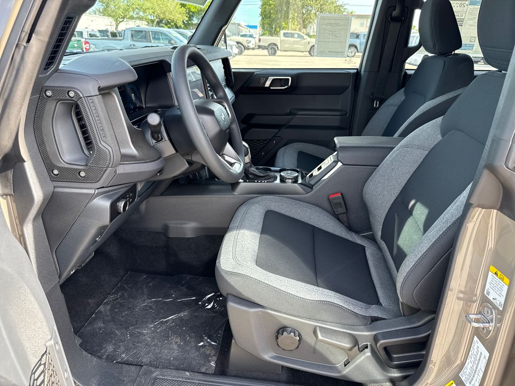 2025 Ford Bronco Base photo 7