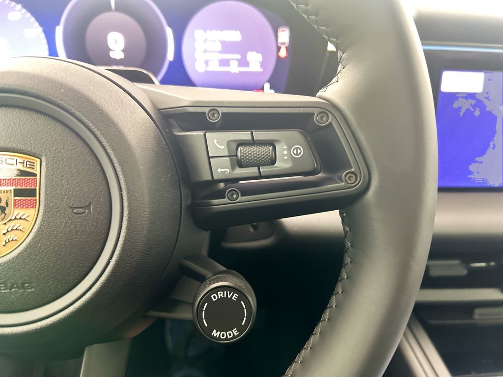 Thumbnail: 2026 Porsche Macan - 14