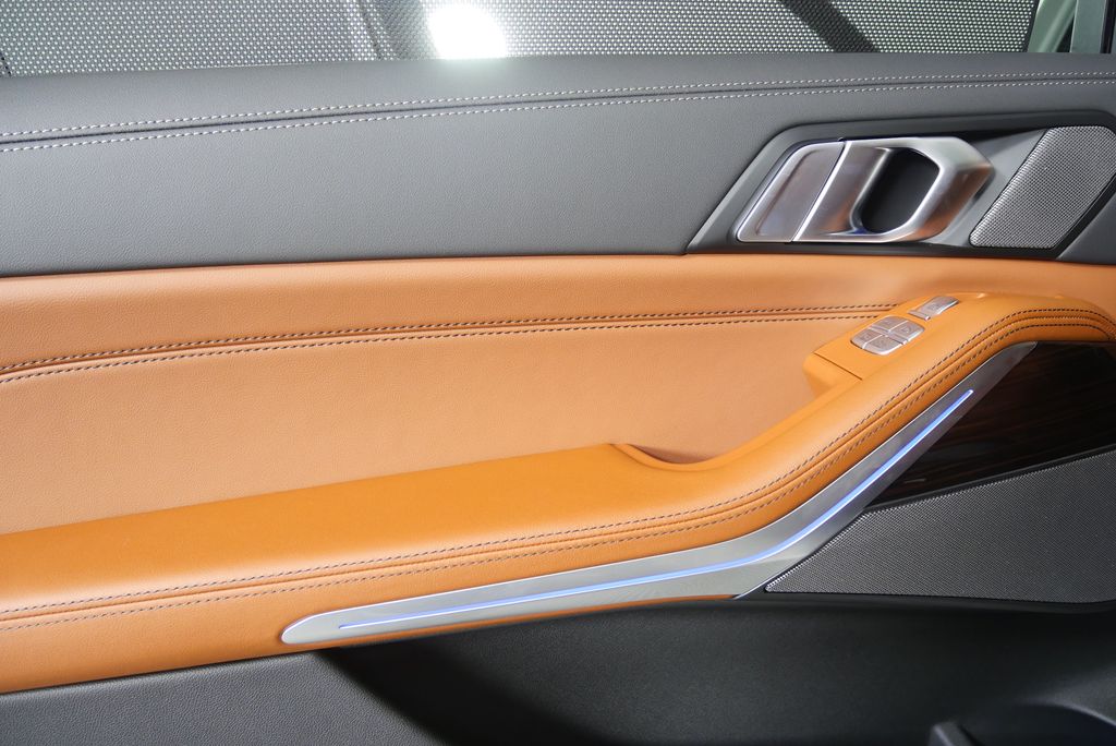 Thumbnail: 2026 BMW X7 - 14