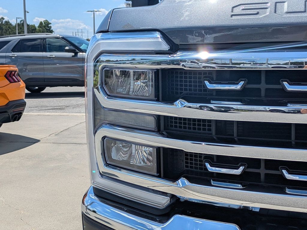 2026 Ford F-350 Super Duty LARIAT