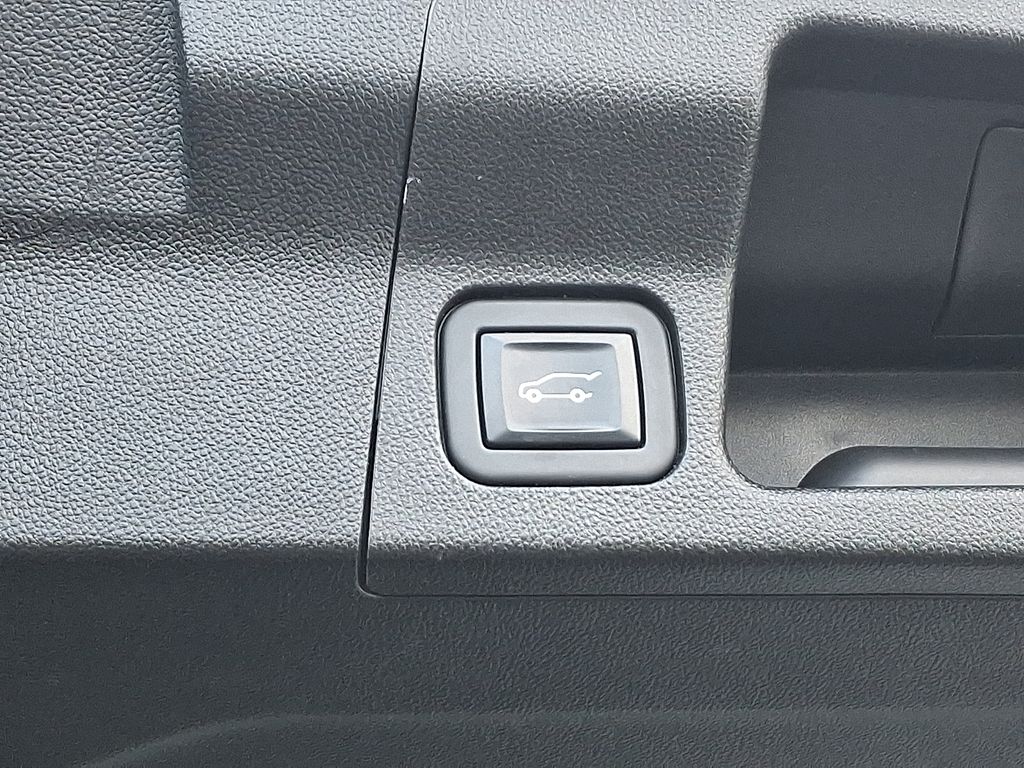 Thumbnail: 2023 GMC Acadia - 31