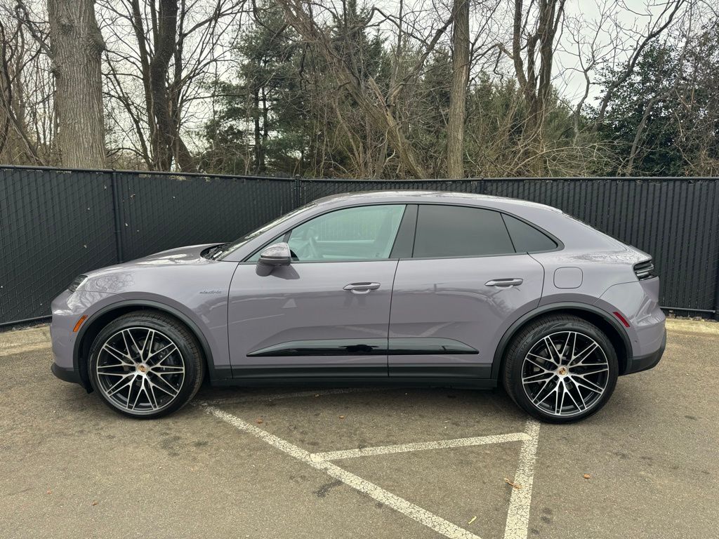 Thumbnail: 2025 Porsche Macan - 2