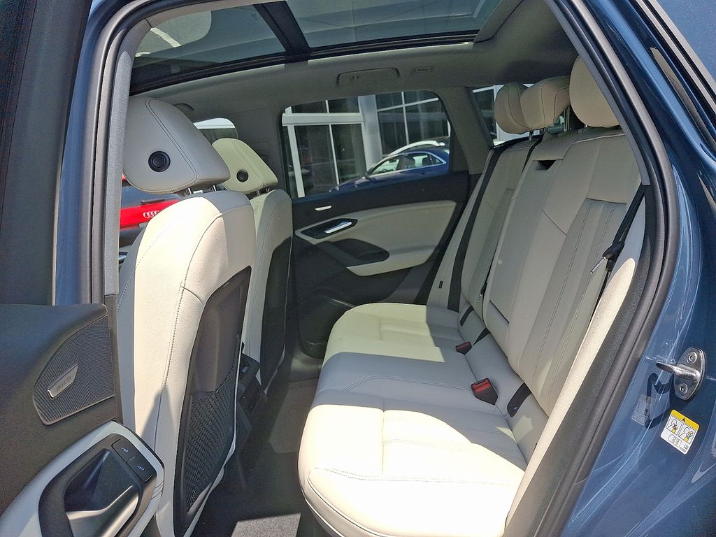 2025 Audi e-tron Premium 7