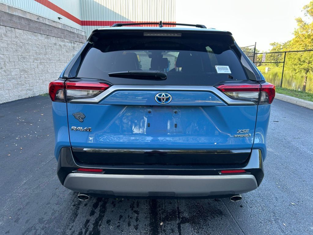 Thumbnail: 2022 Toyota RAV4 - 4