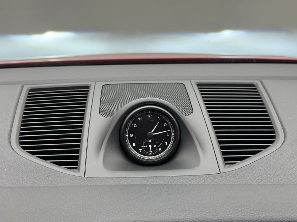 Thumbnail: 2026 Porsche Macan - 18